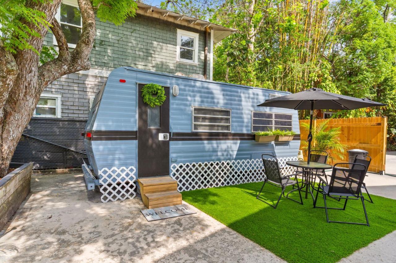 Four Different Options At One Great Location-- 1 - Spacious 3 Bed 2 Bath House Or 2- 2Nd Floor 2 Bed 1 Bath Guesthouse Or 3- 1St Floor Studio Or 3- A Tiny Home Rv Tampa Exterior foto